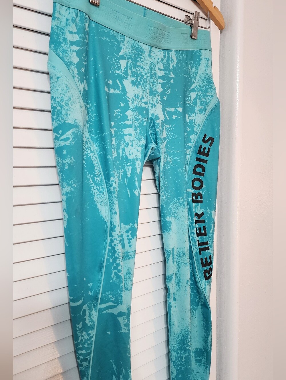 BETTER BODIES Bright Turquoise Marble Leggings